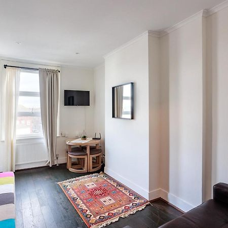 ロンドンEntire Luxurious Flat Sleeps 4 Personsアパートメント エクステリア 写真