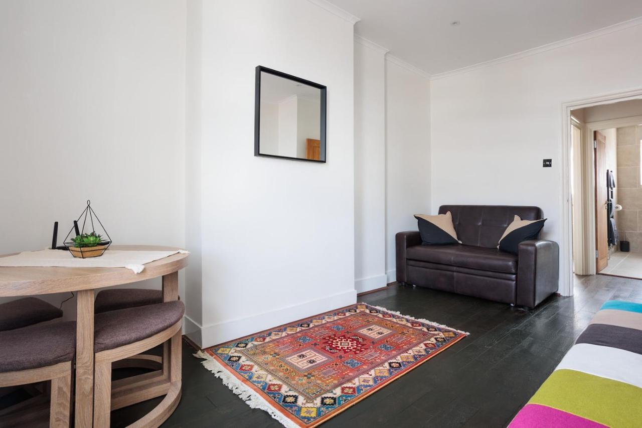 ロンドンEntire Luxurious Flat Sleeps 4 Personsアパートメント エクステリア 写真